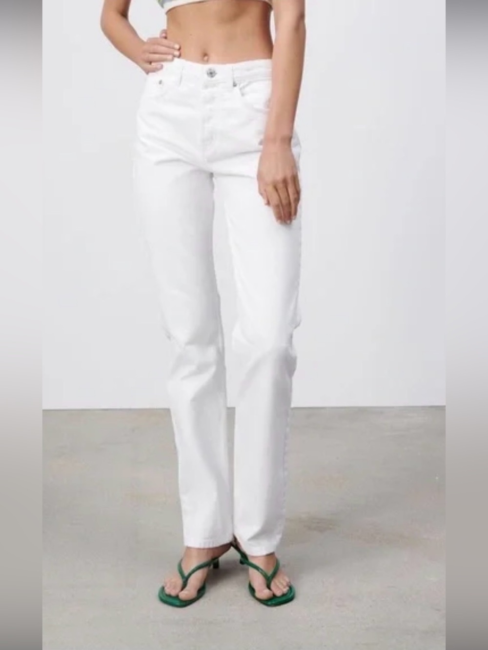 Zara Straight Leg Mid Rise White Jeans , size‎ 4